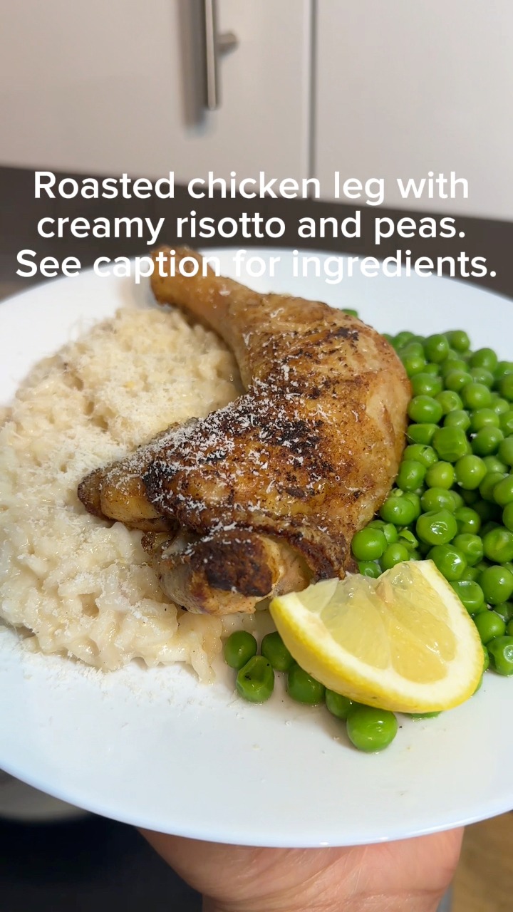 Roasted 🐥chicken leg, creamy 🧀Parmesan risotto and 🫛green peas ...