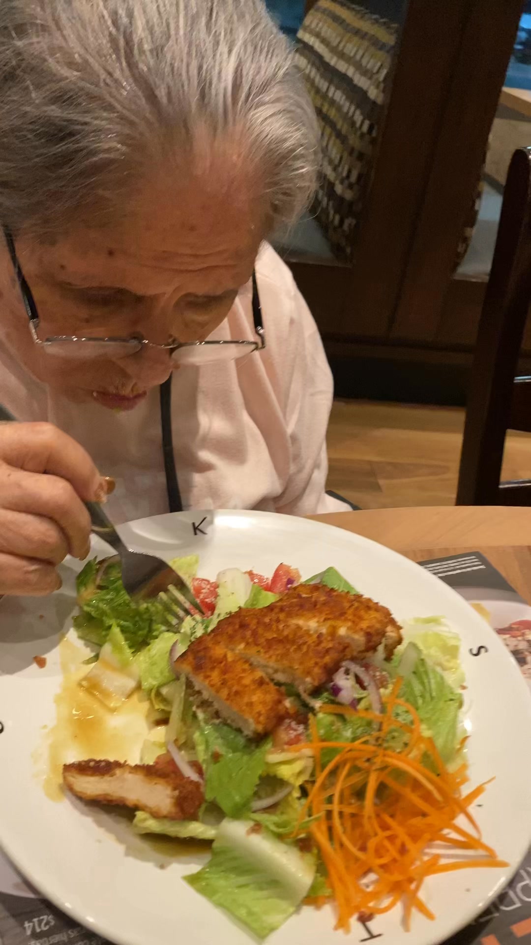Pechuga, crocante con ensalada para mi Marujita y enchiladas Vips para ...