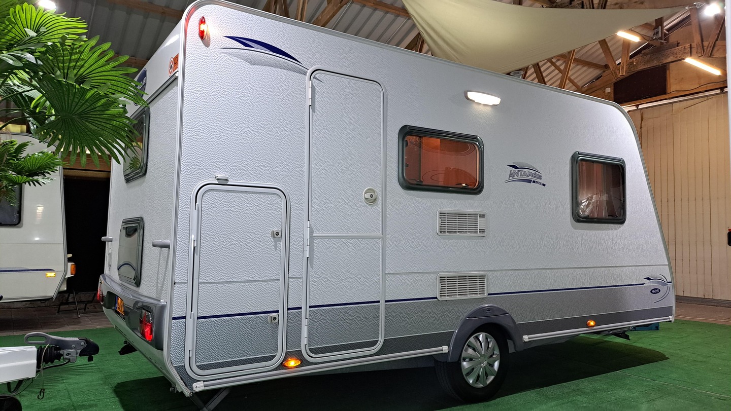 Caravelair Antares Luxe 426 2011 € 13.749,00 www.uniekcaravans.nl 