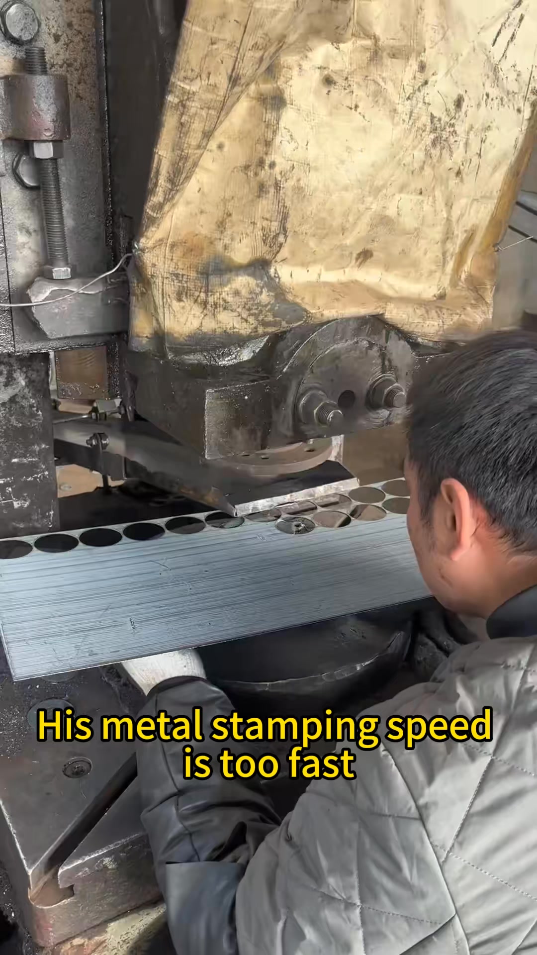His metal stamping speed is too fast#tiktok #HighSpeedStamping # ...