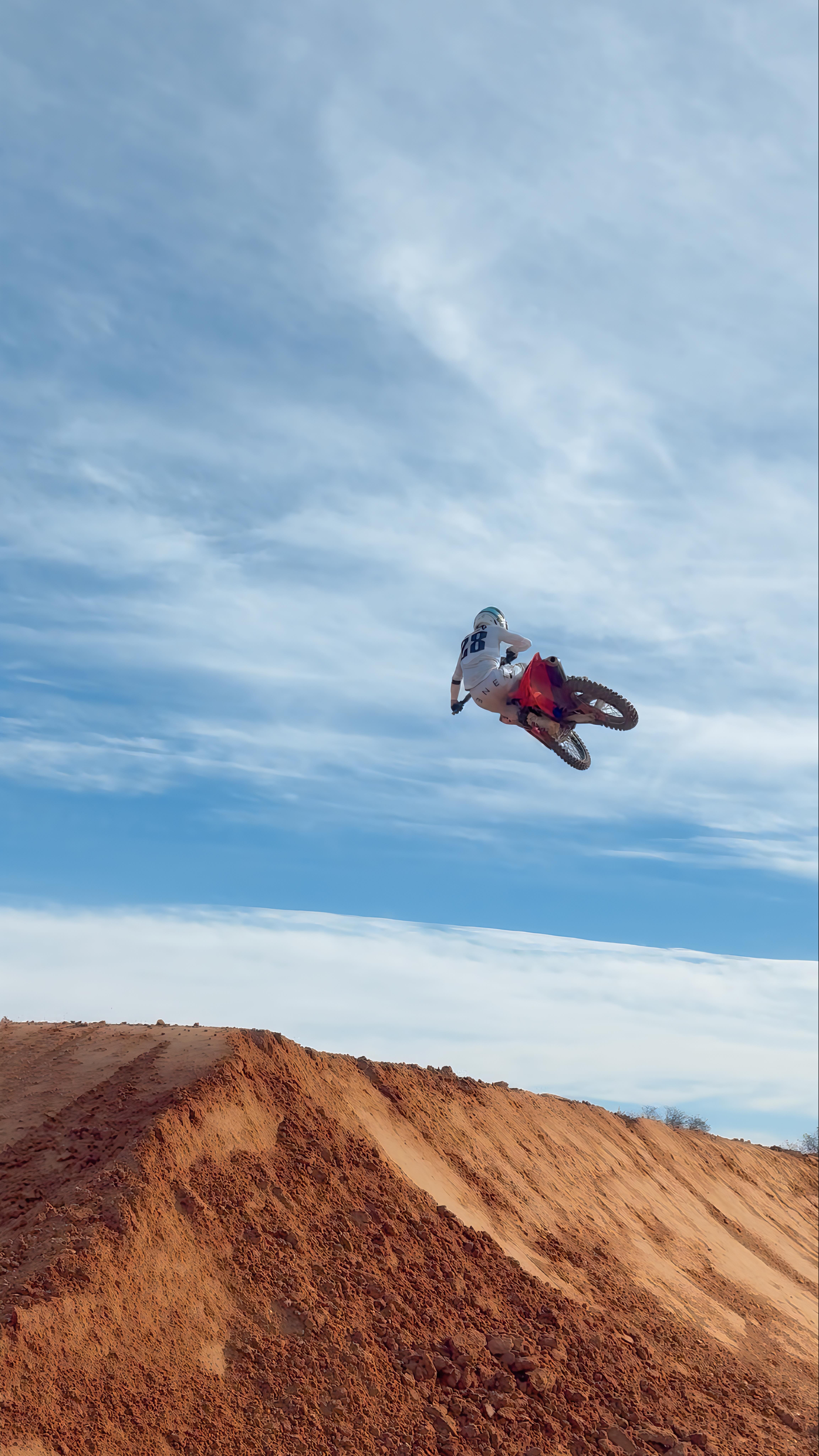I just do my thing💨 @renen_usa @huxonbrand #az39💚🕊️ #motocross #racing ...