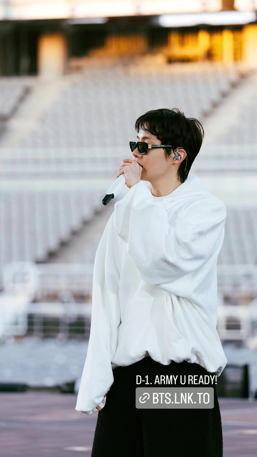 V BTS Tシャツ(ホワイト/Mサイズ)