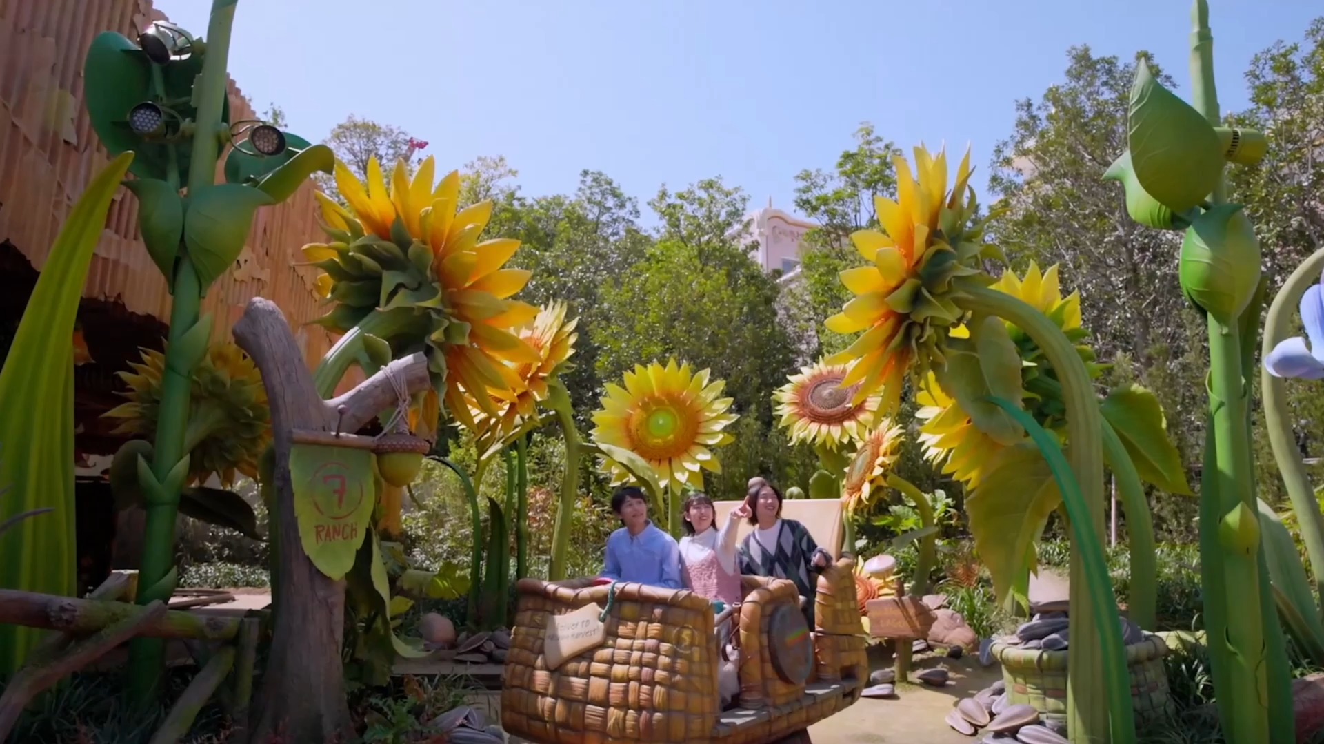 Tokyo DisneySea's new Fairy Tinker Bell's Busy Buggies is giving
