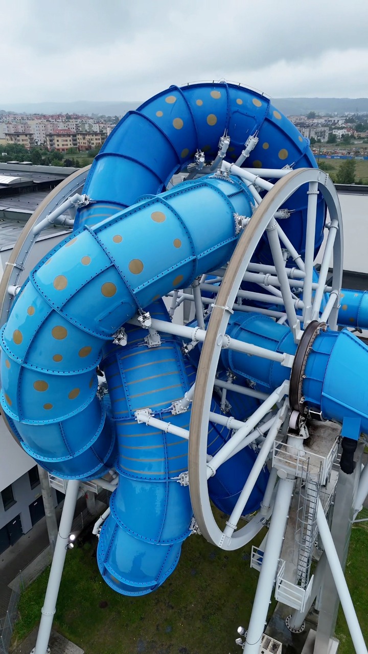 🎡💦 El ÚNICO tobogán acuático giratorio de toda Europa está aquí… 🤯Se ...