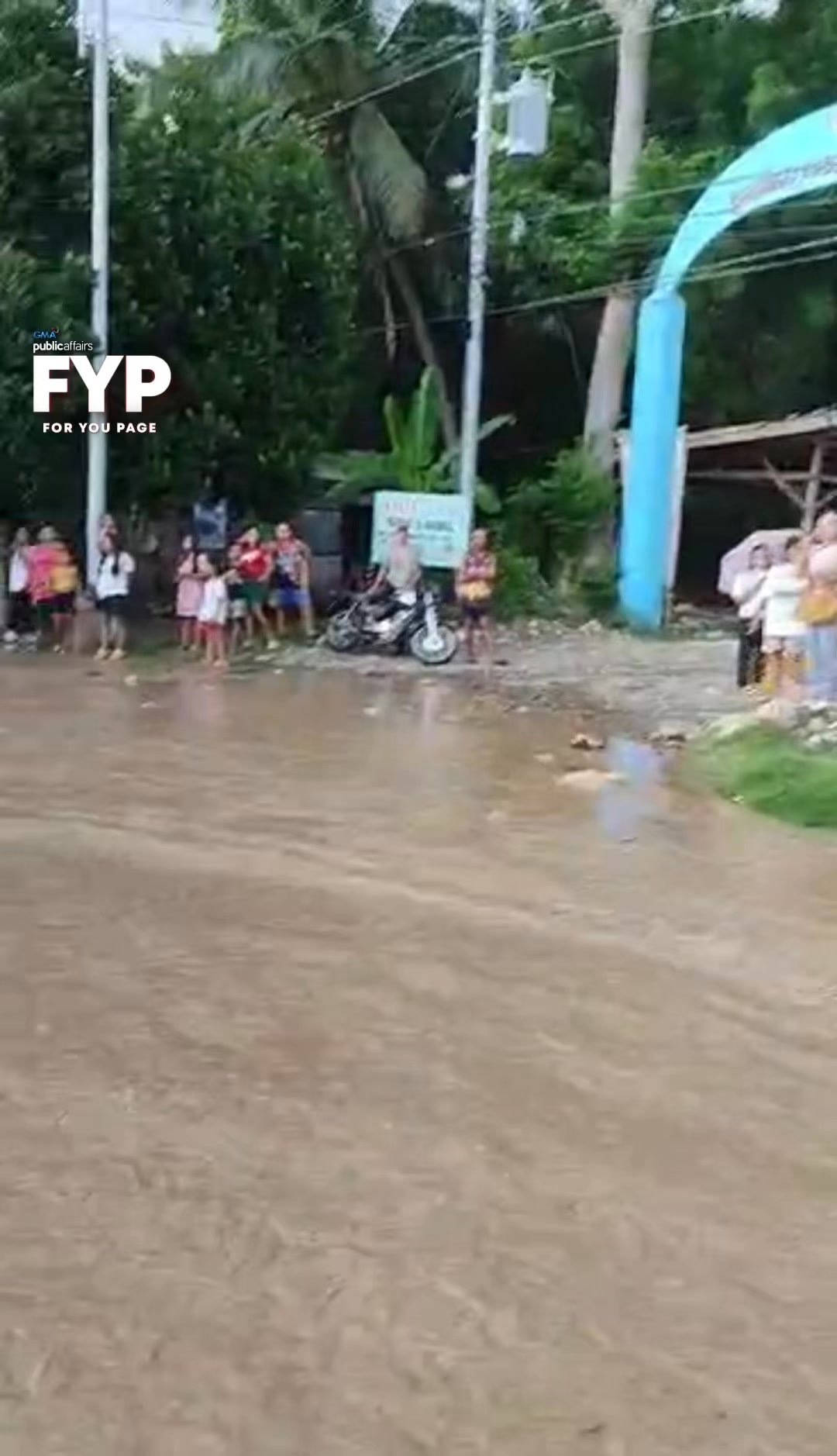 TINGNAN: KULAY PUTIK NA BAHA, UMAPAW SA SARANGANI “Nagtaka na lang kami ...