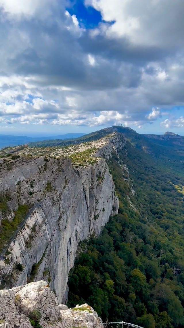 La randonnée la plus VERTIGINEUSE du Var 😮 La Sainte-Baume, c’est l’un ...