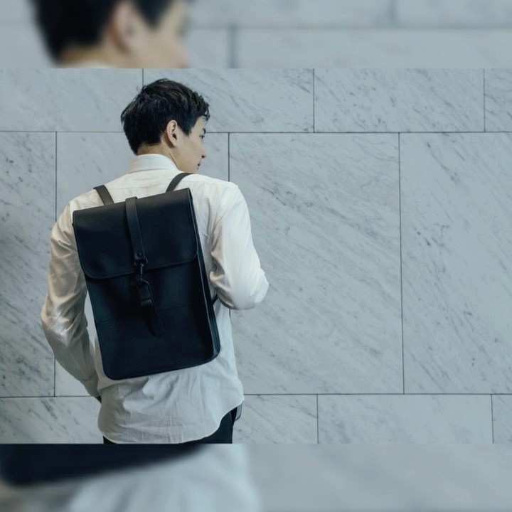 rains city backpack 穿搭 Rains® in Black for $165 RAINS Backpack #顏值爆表 #防水優秀, 北歐一貫的簡約設計風格，RAINS後背包的外型非常簡單、俐落，沒有任何累贅的裝飾或口袋。,
