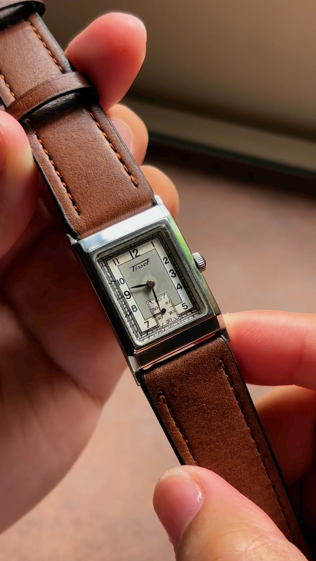 Tissot Tank Sub Dial Vintage Quartz 🤎 PhP17,500 - Quartz movement
