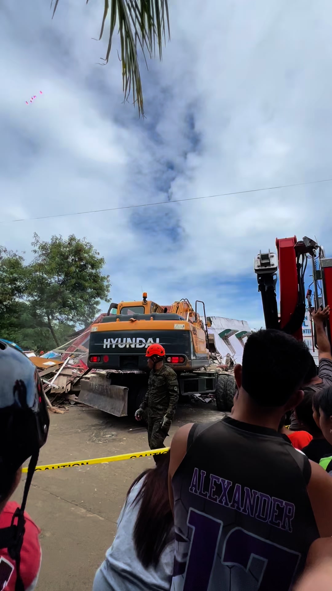Nagpadayong search & rescue operation diri sa Condor Pension House ...