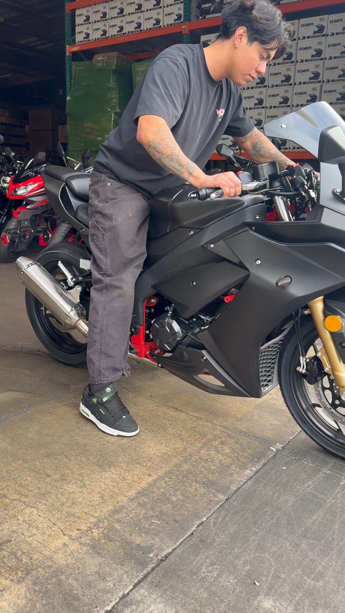 Don’t try this at home 😆 Venom x22RR Double-R EFI 🏍️ Click the link to ...