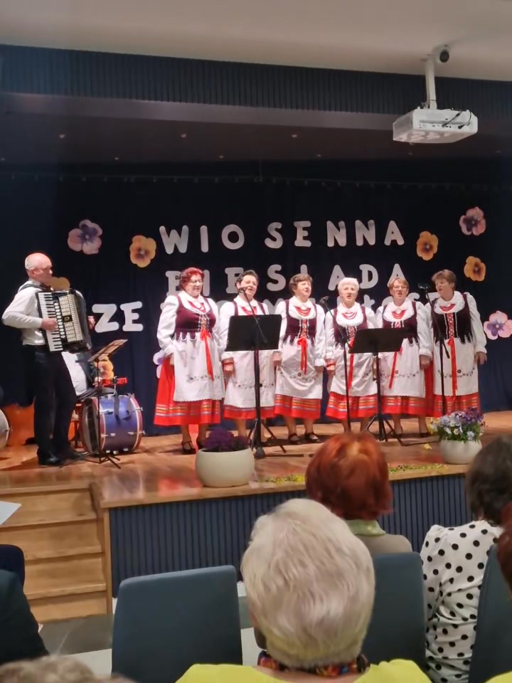 Wzruszająca opowieść o dziewczynie i chłopcu ,,co wódkę pił i w karty ...