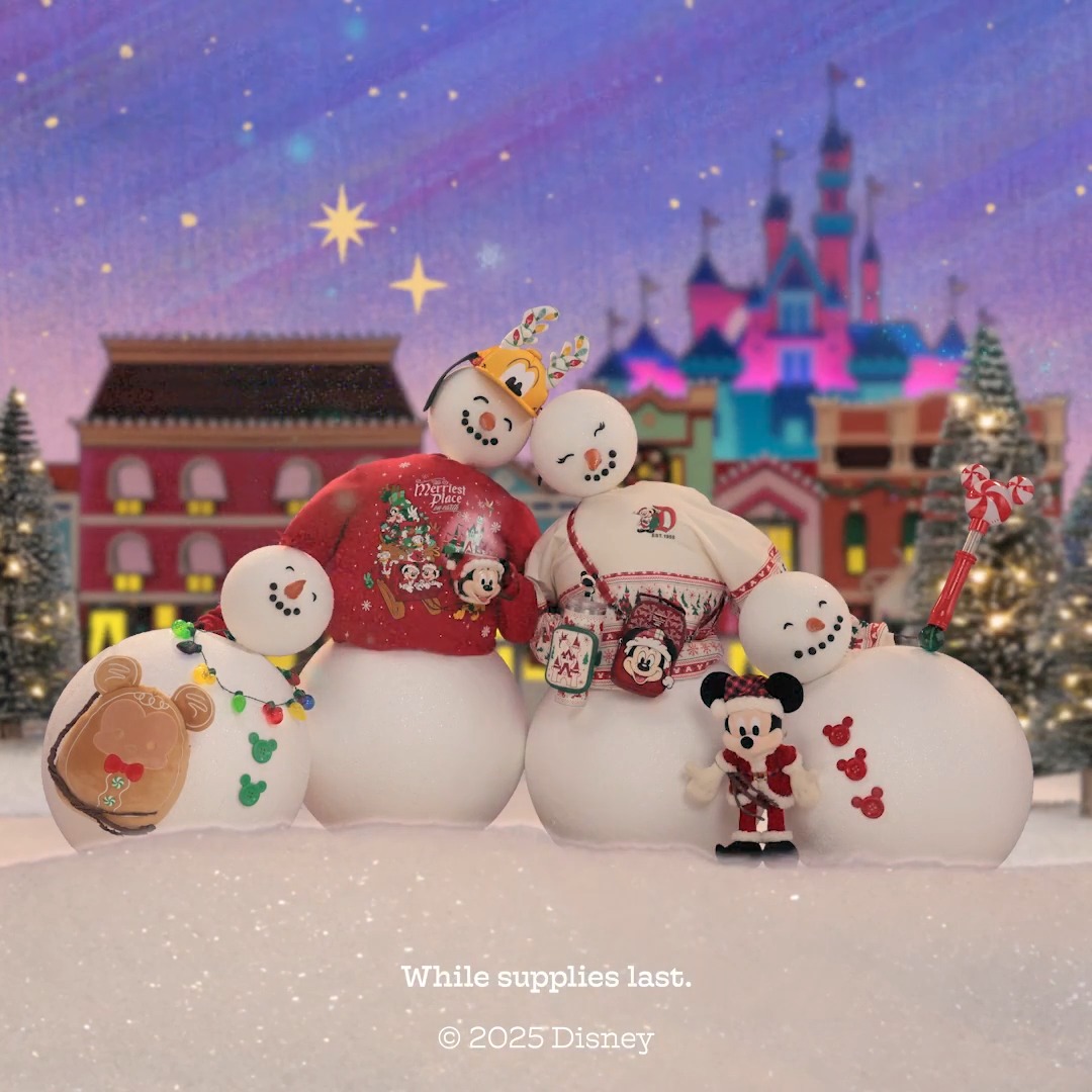 This Snow Family has their holiday glow. ✨☃️ Now it's your turn