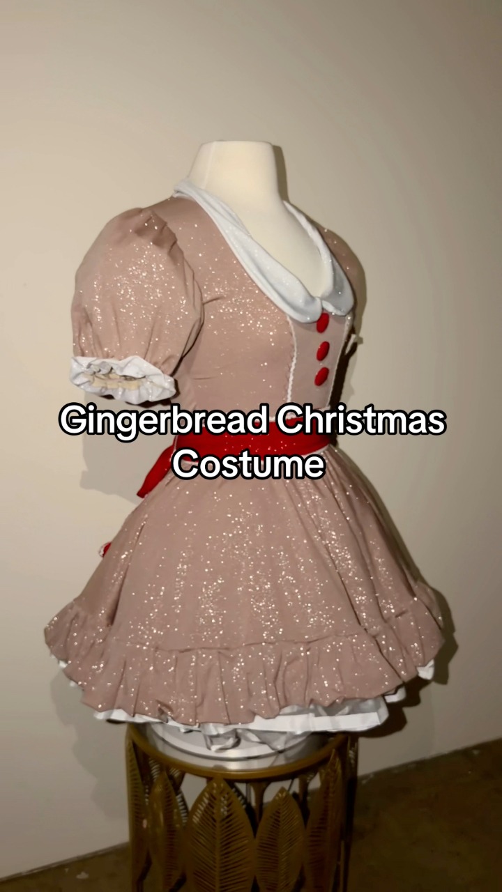 So here is the Christmas Pudding Puffy Dress I made for my friend Janine, she looked great and got a lot of attention for having a totally unique Christmas costume 🎄🎅🏻🤶🏼