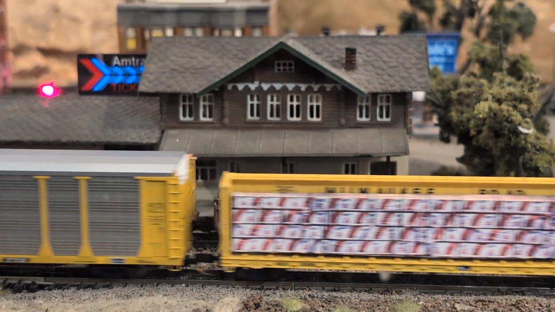 Hauling lumber and wood products through town. | Old Boise N-scale ...