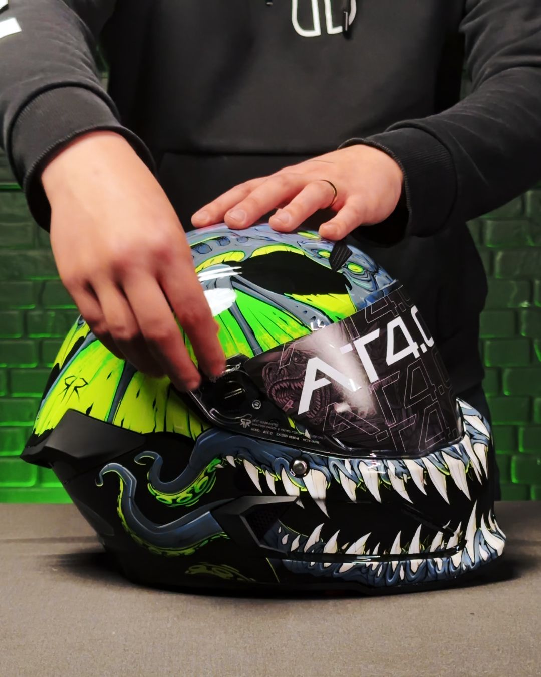 cthulhu motorcycle helmet True Color Lens Welding Hood Design Welding AT4.0 Carbon takes the Street attitude and dials it up ECE 22.06 and DOT certified