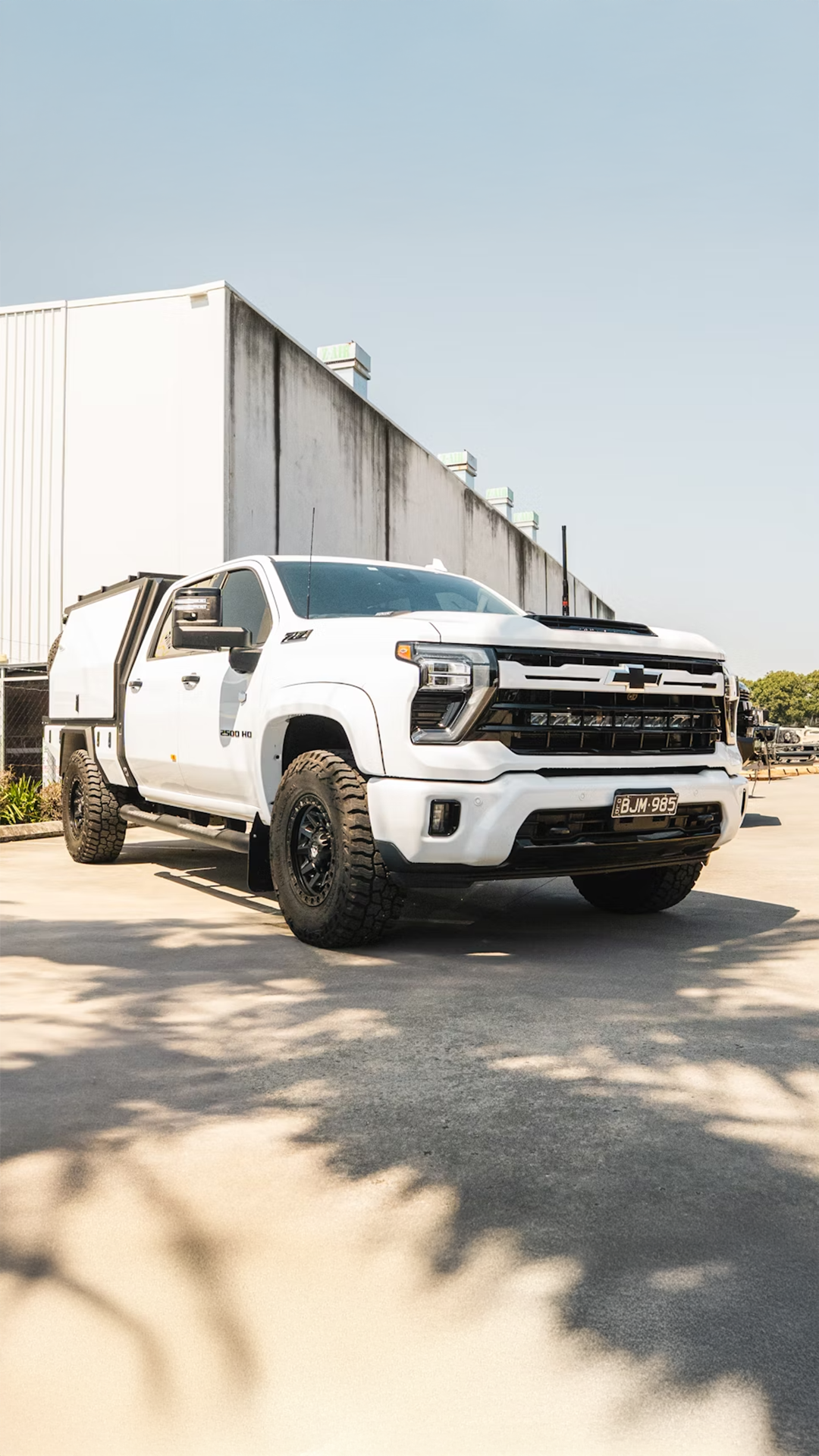🔥 How’s this for a touring rig? Let's walk around this Chev 2500 and ...