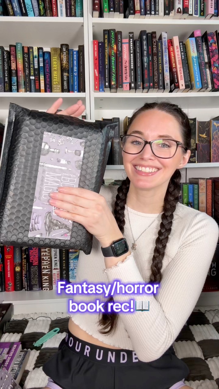 This book is SO GOOD 🤭📖 #bethanysbooks #BookTok #spookyseason # ...