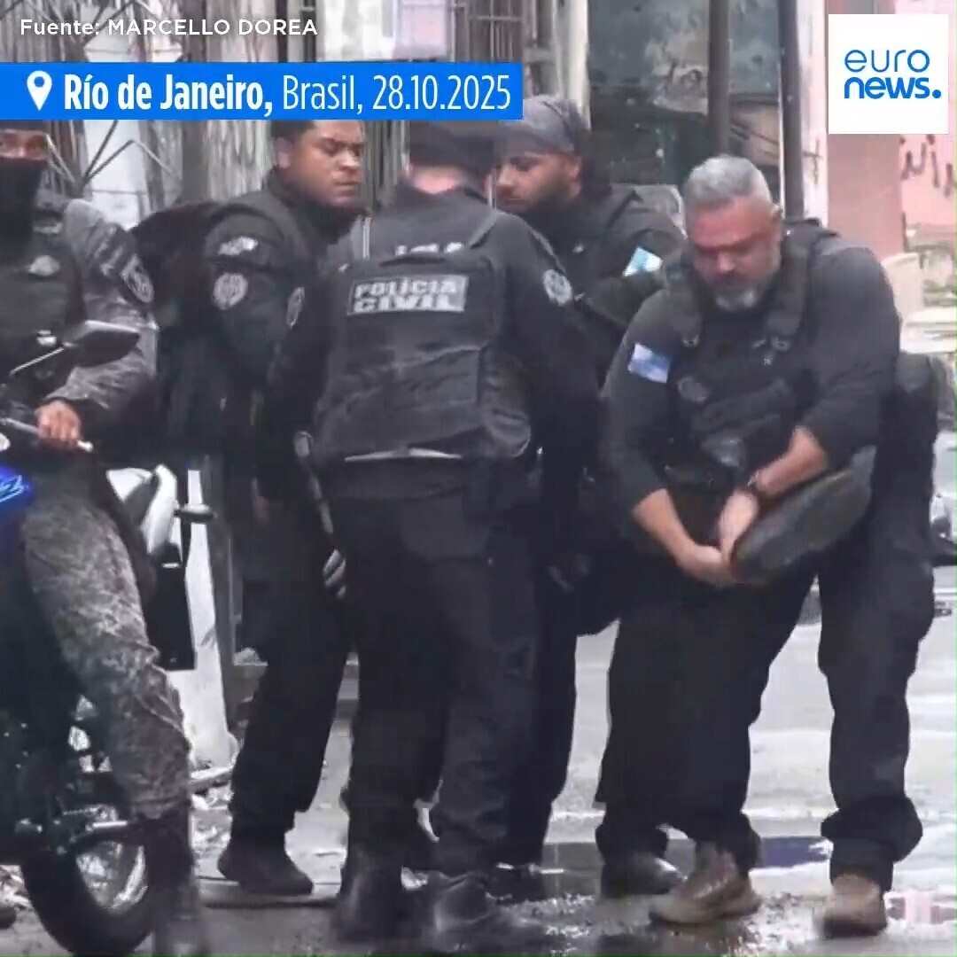 Al menos 64 personas murieron (incluidos 4 agentes) en una redada ...