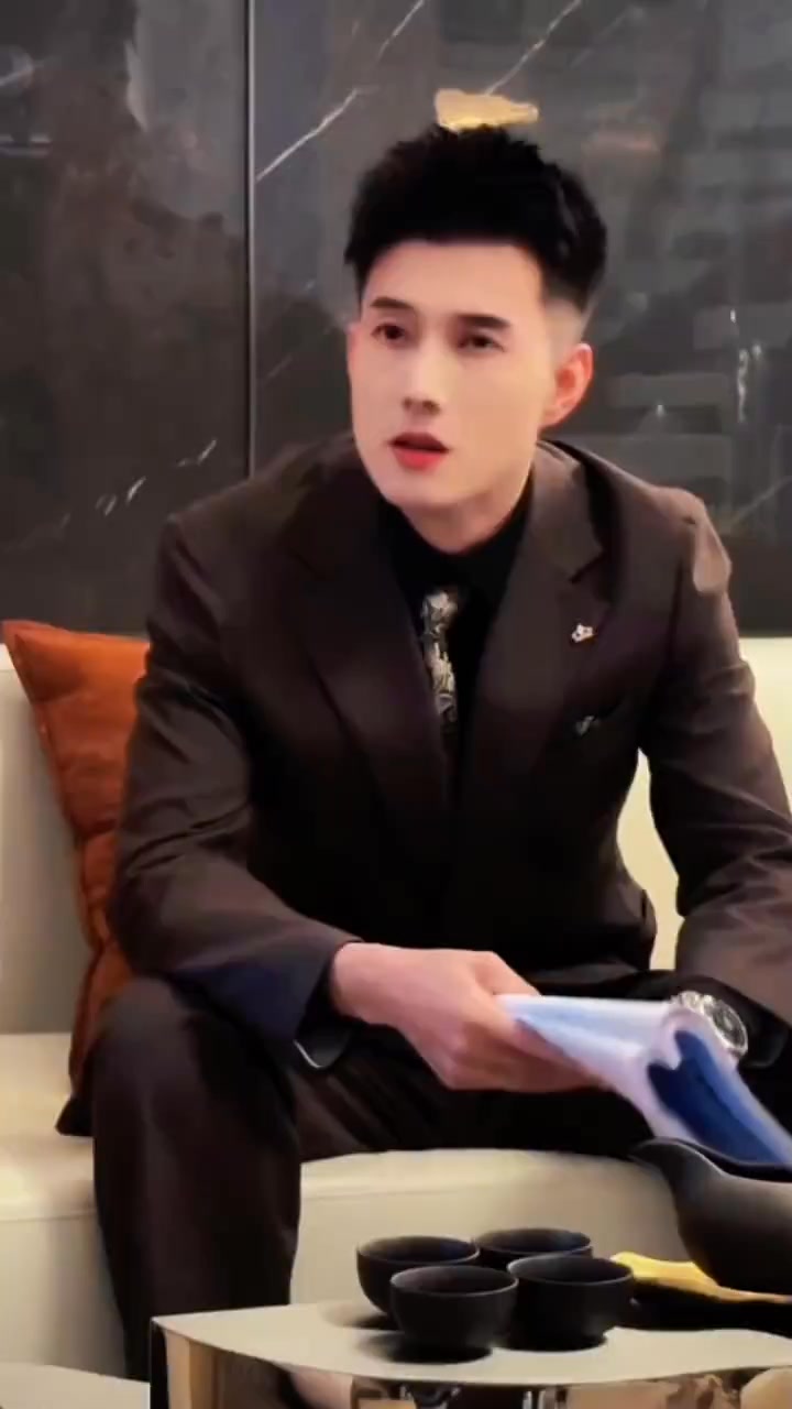 #拍摄花絮 #表情转换 #气质男神 #黄文博 | 黄文博 短剧演员 | Facebook