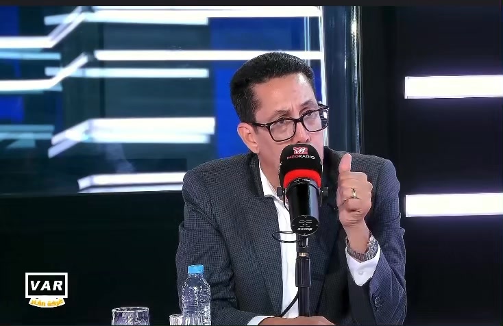 عندنا ملكية برلمانية فالبلاد؟ آشاوا كايقول هاد لوستاذ 😂😂😂 وا الرب ...