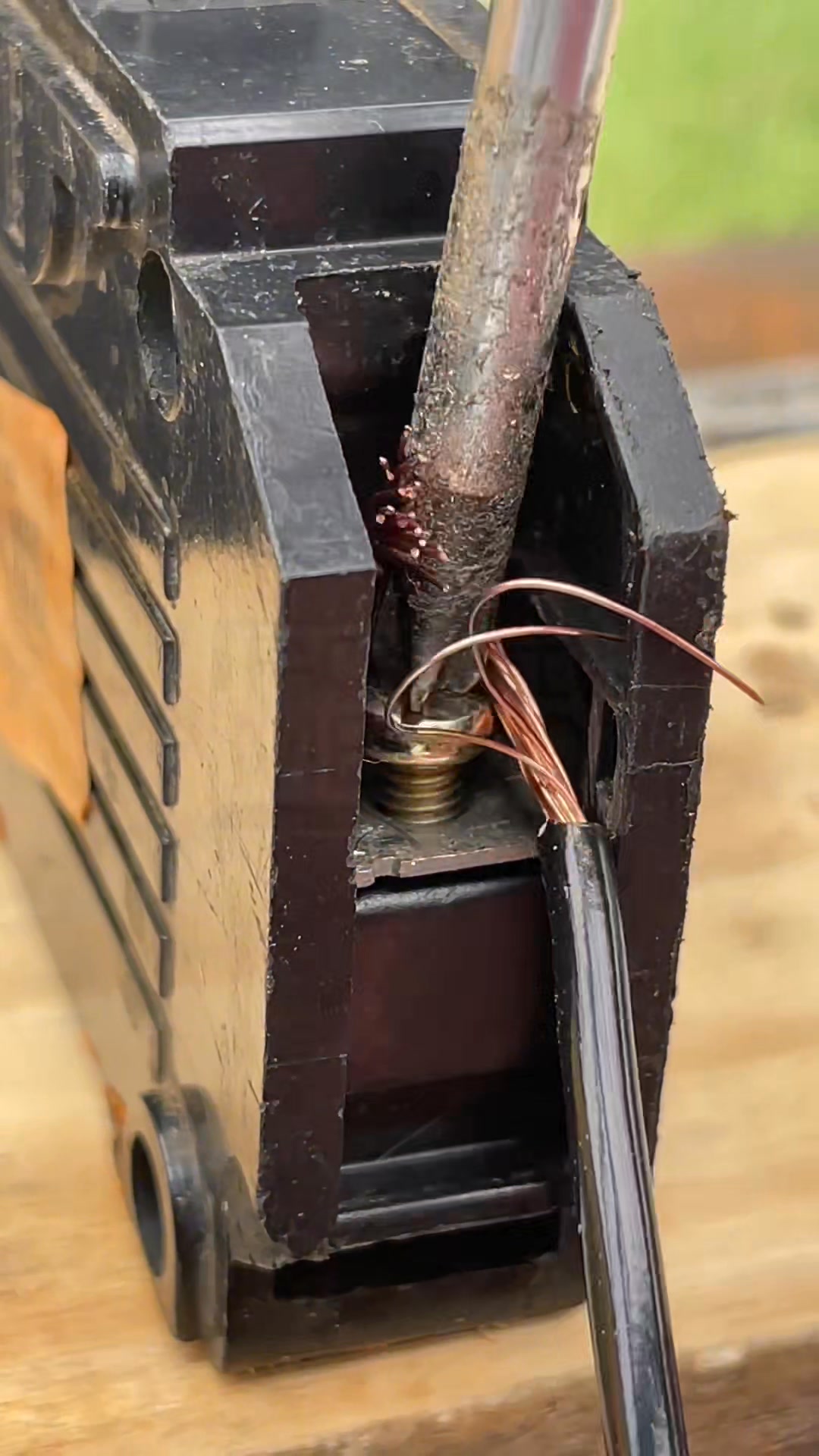 The flexible wire that finally stayed put A simple pro-level technique ...