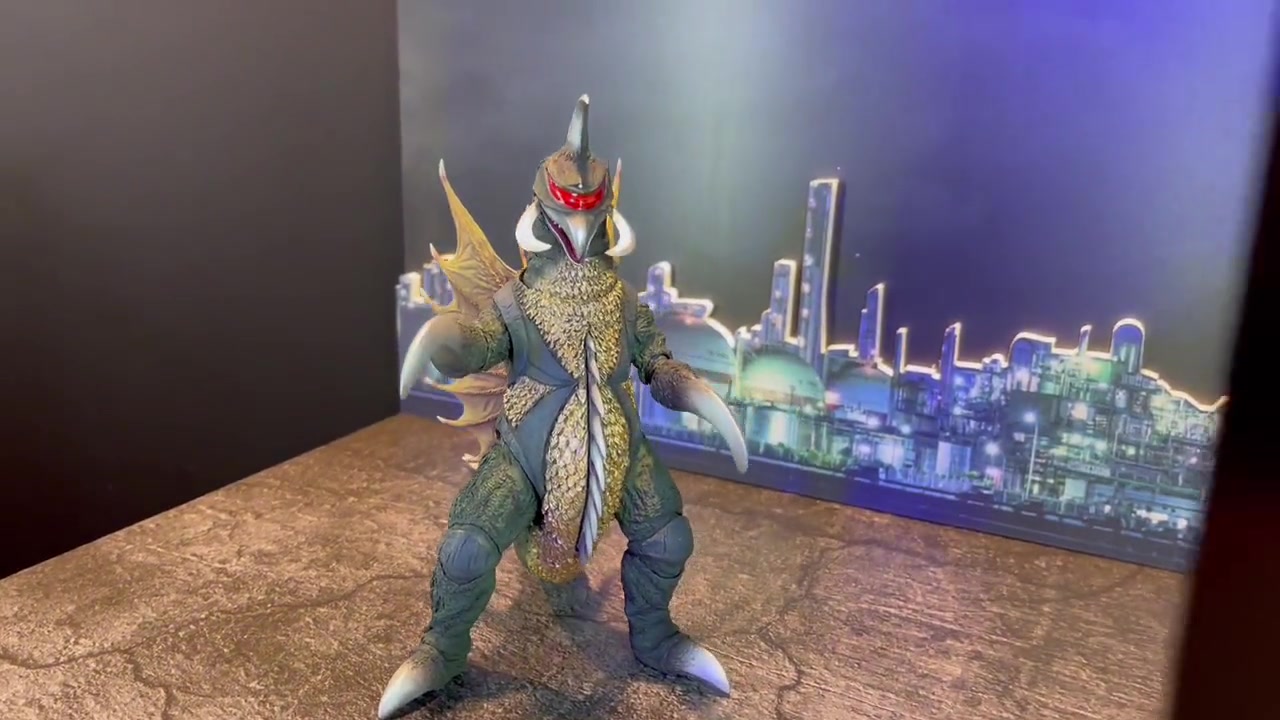 S.H.MonsterArts Gigan (1972) closeup! Absolutely beautiful 