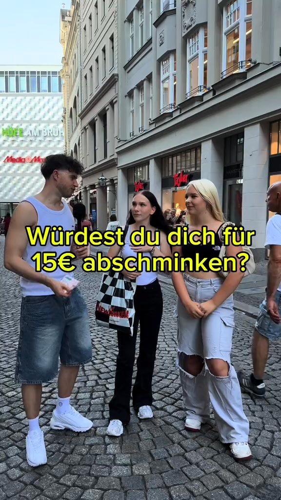 Red Flags bei Frauen 🚩 Mit einem Rapper 😂 #straßenumfrage #redflags ...