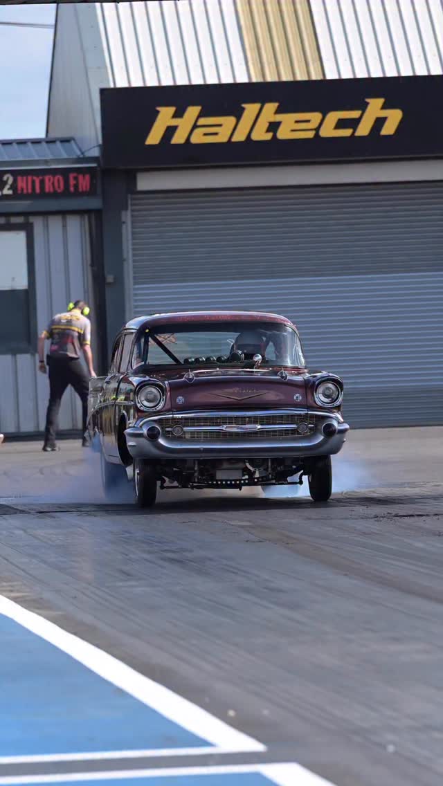 🔥 GASSER SHOWDOWN 🔥 57 Chevy “Honky Tonkin” 🆚 ’55 Chevy “Green Onions ...