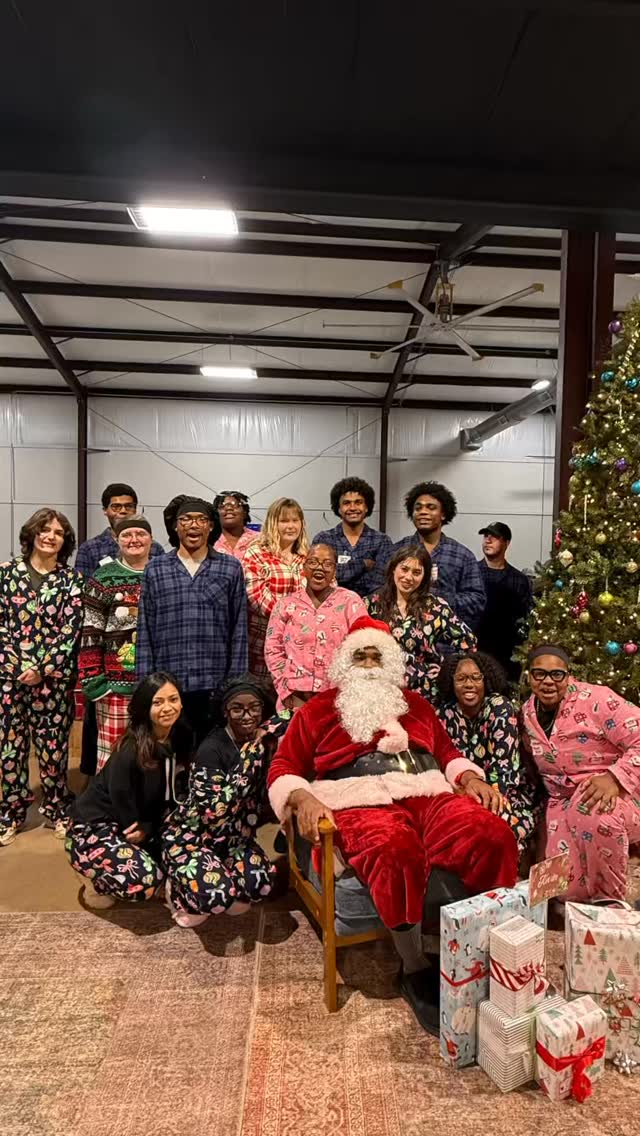 🎅 𝑺𝒆𝒄𝒓𝒆𝒕 𝑺𝒂𝒏𝒕𝒂: 𝑨 𝑻𝒉𝒐𝒖𝒈𝒉𝒕𝒇𝒖𝒍 𝑺𝒄𝒉𝒐𝒐𝒍