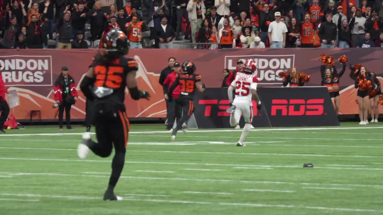SOUND UP! ⬆️ The home crowd erupts after an ENORMOUS Robert Carter Jr ...