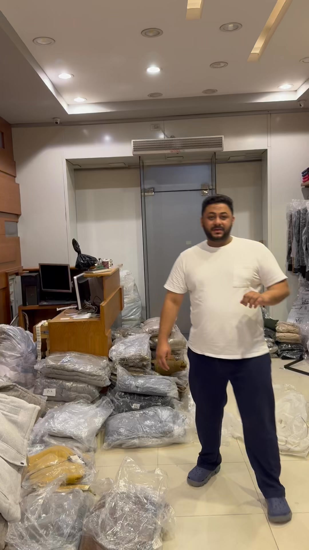 علوش وفر لك ارخص جاكت في مصر اي جاكت عينك هتشوفو في الفديو ب ٤٥٠ جنيه ...