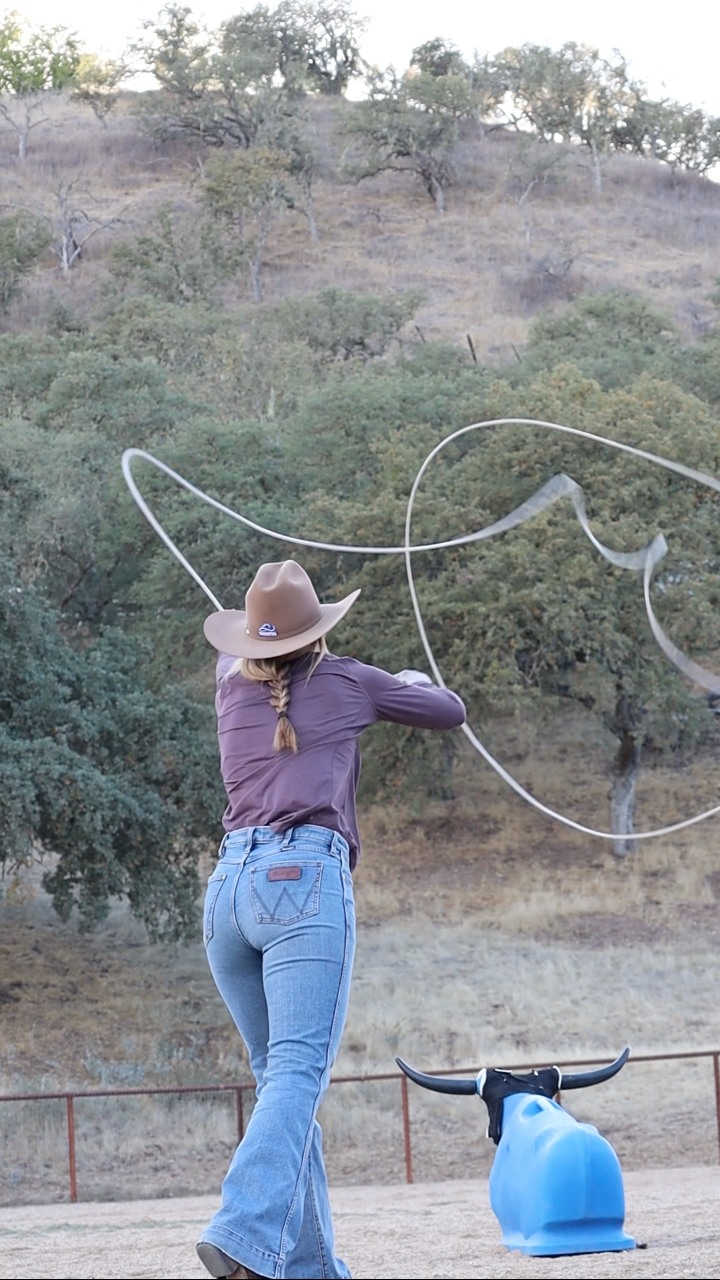 Half head, count it! 😉#chelseytrickropes #cbtrickroping #forupage #fyp ...