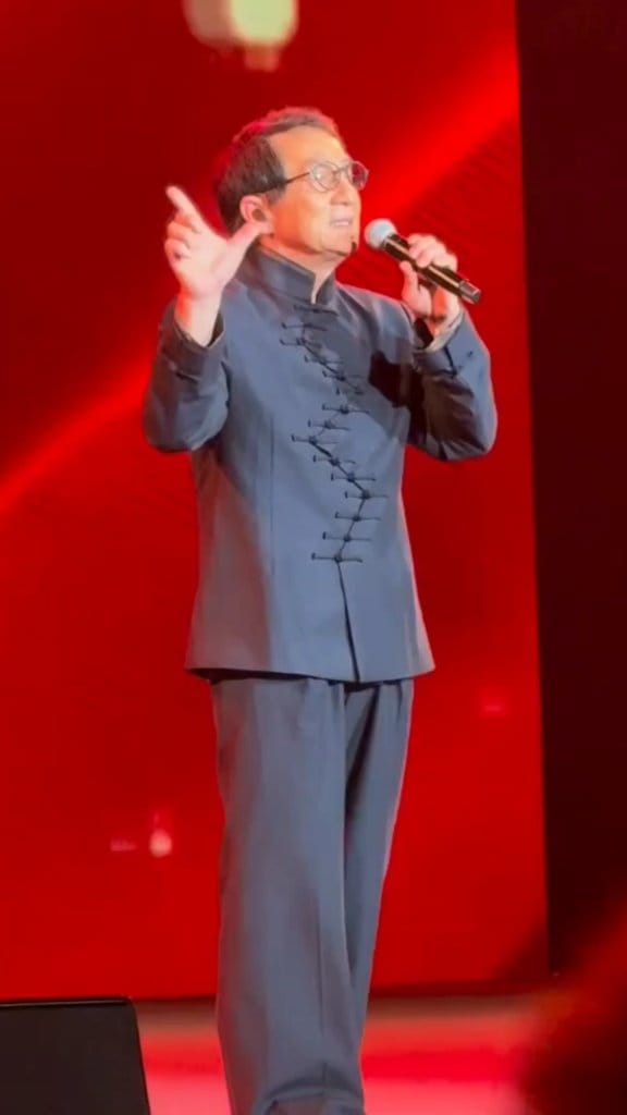 成龍Jackie Chan - 男儿当自强2019 🤗🎼👍 LIVE performance at