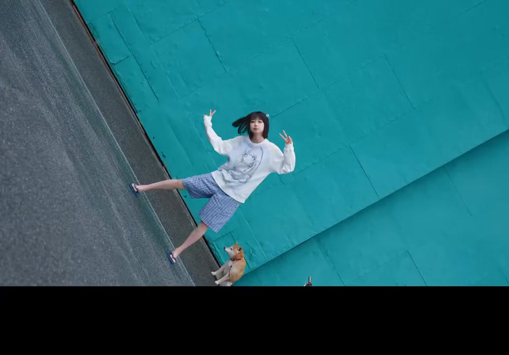 🎥 鏡頭瘋狂搖啊搖 😵‍💫 あの怎麼都不頭暈 我看了頭好暈啊 — 🎬 更多あの廣告 https://referee.ad/video ...