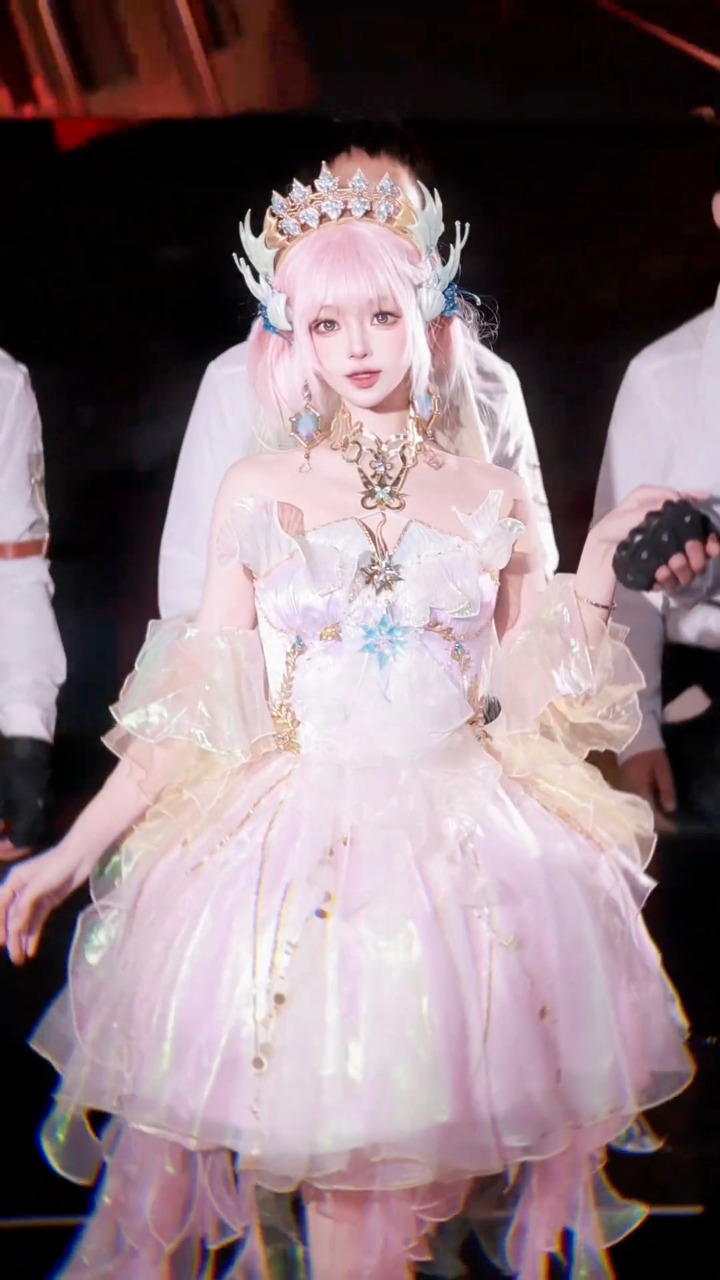 换鞋召唤特种兵！【团宝】 #和平精英 #cos #梦海之灵 | 二次元世界 | Facebook