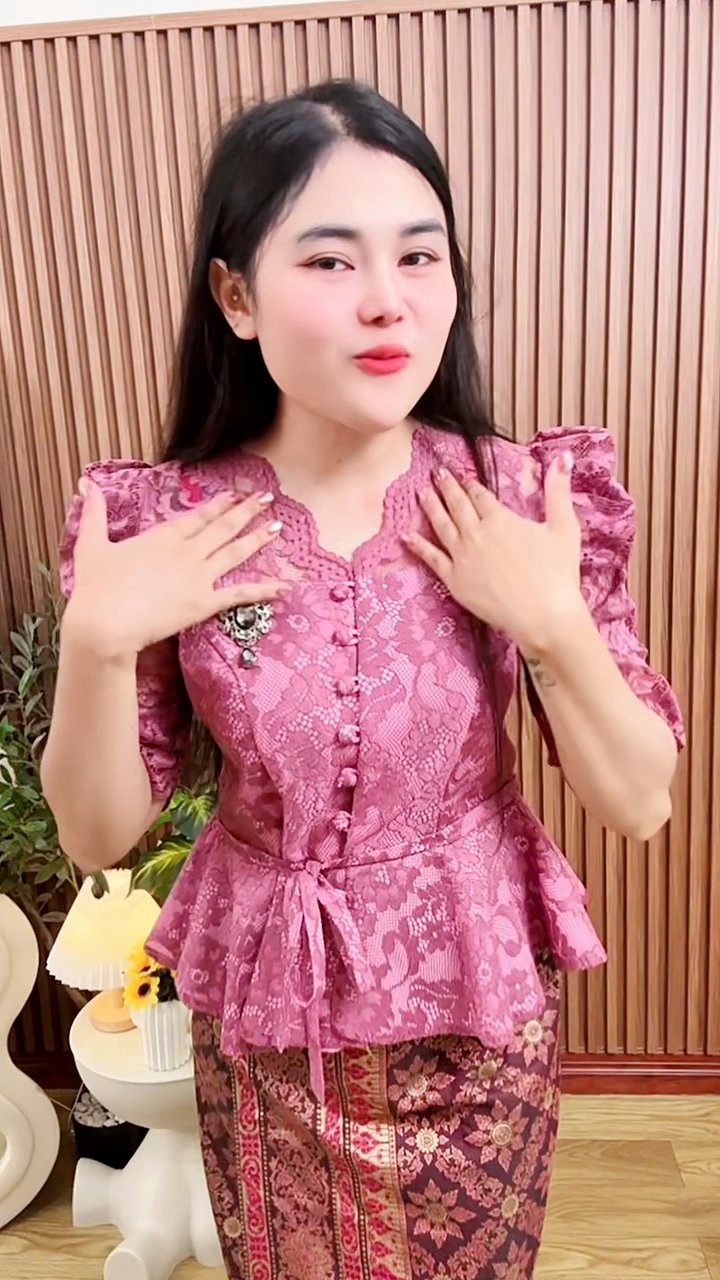 สวยมั่นใจ🌸เสื้อลูกไม้เเขนเจ้าหญิง📣เสื้อราคา499.- อก36-54 ผ้าถุงเอว30-48 ...