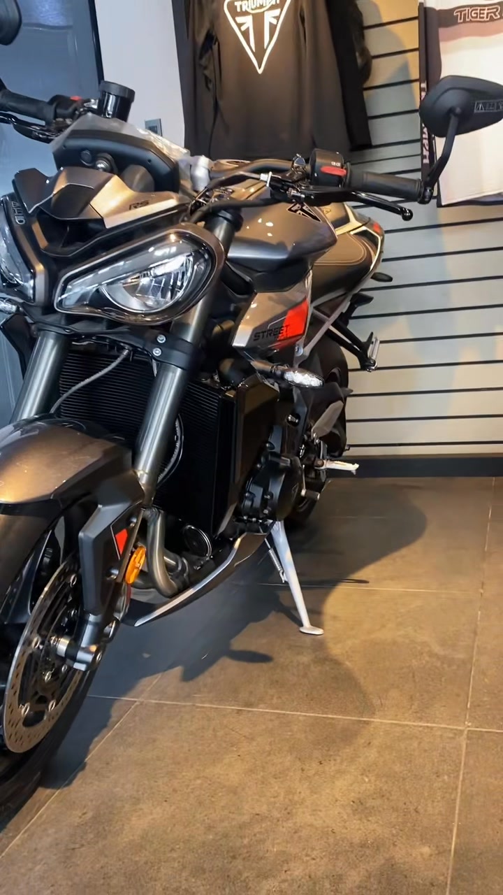 TRIUMPH STREET TRIPLE 765rs SRP: 845,000 WE ACCEPT 💵 CASH 💳 CREDIT CARD ...