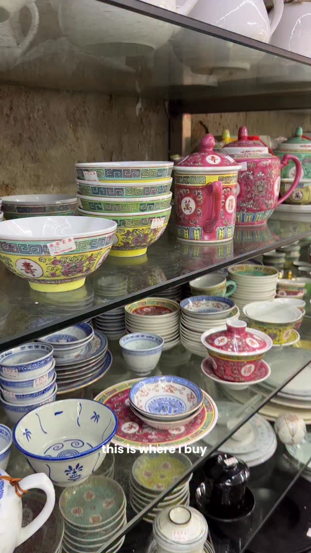 A little piece of old #HongKong to take home 🇭🇰✨ Save this