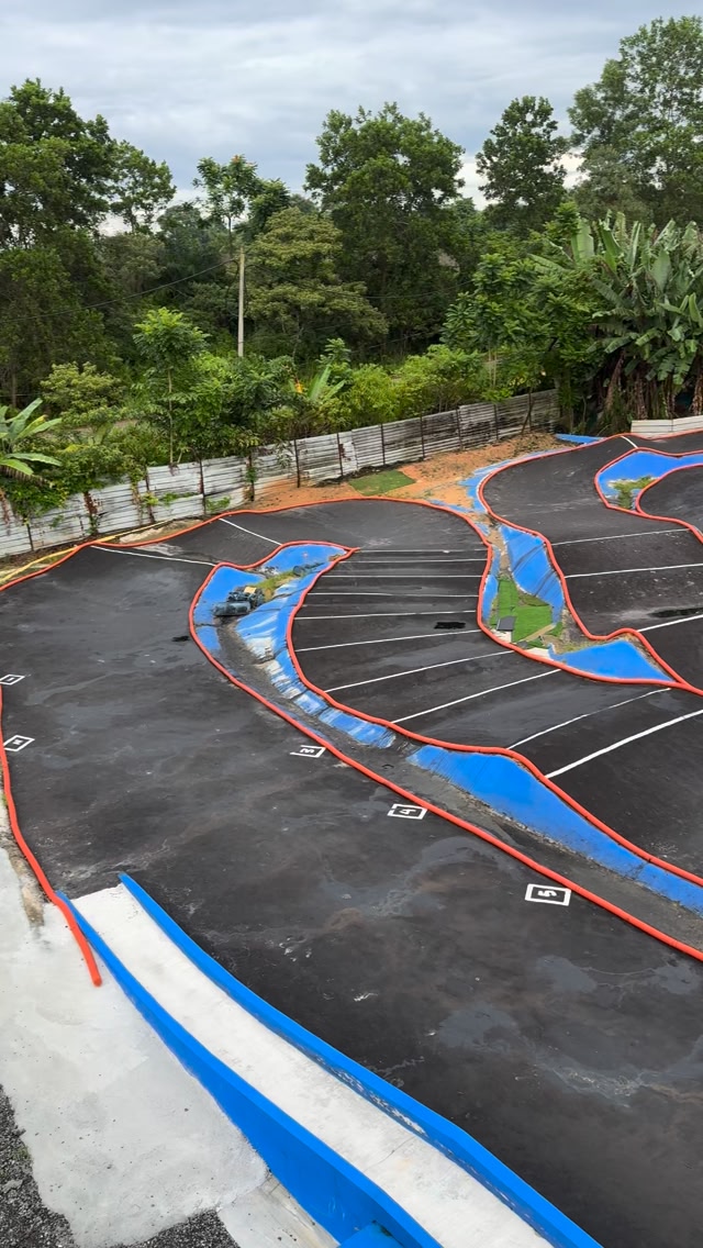 Oh yea…. I’m in Malaysia 🇲🇾 at the amazing LAP Paradise RC Raceway ...