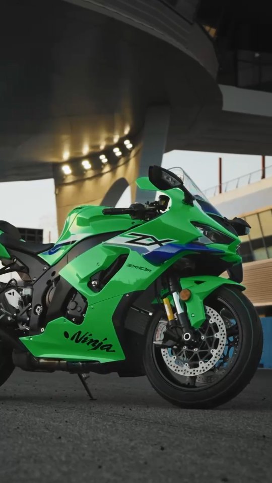 The new 𝗡𝗶𝗻𝗷𝗮 𝗭𝗫-𝟭𝟬𝗥 delivers racing DNA in every detail