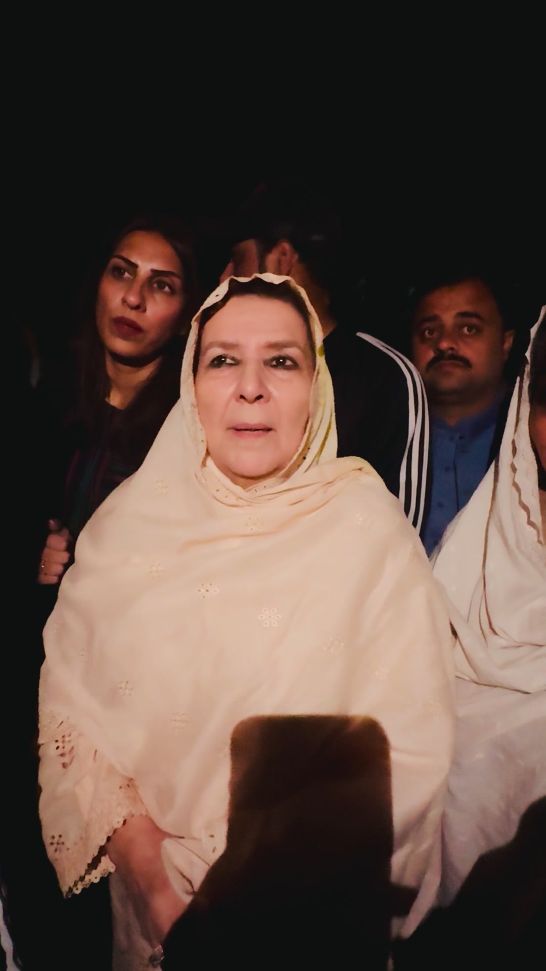 شفقت والی اور رخم دل نورین آپا کو سونو | Khan Trends | Facebook