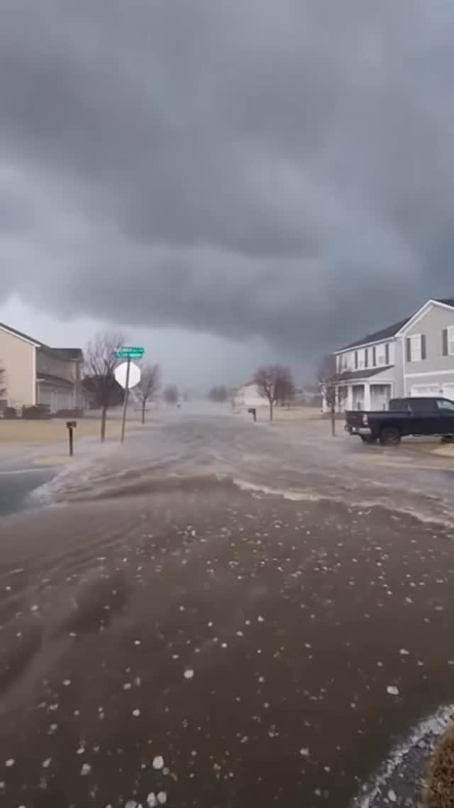 Wow — the water keeps rising as the rain won’t stop 🌧️🌊 | Inaturesgram ...