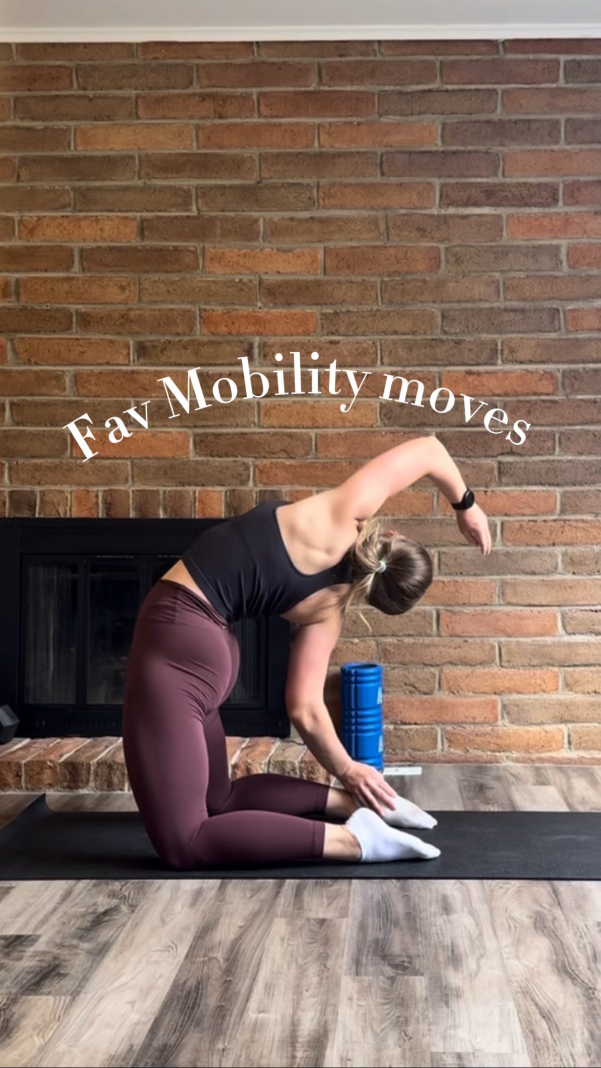 Doing mobility in my 20’s so my 80yr old self will thank me 🤸🏼‍♀️ These ...