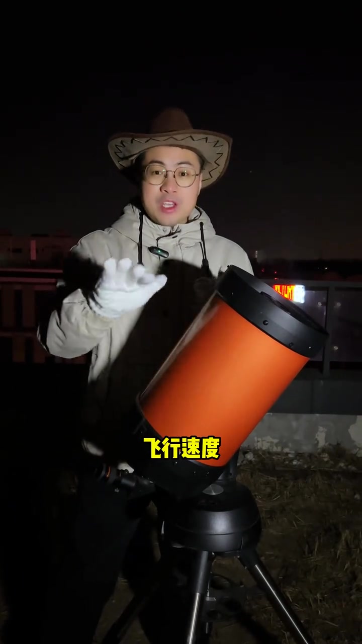 天文望遠鏡拍到空間站凌月！手機一夾，月球上飛過空間站，太絕了 | 宇宙星探 | Facebook