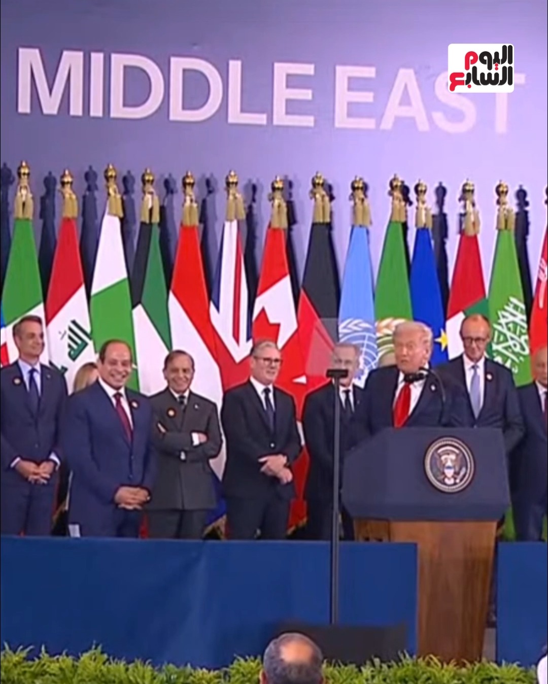 ترامب يمازح ماكرون باتفاق شرم الشيخ : أين تجلس أنت .. ما موقفك اليوم ...