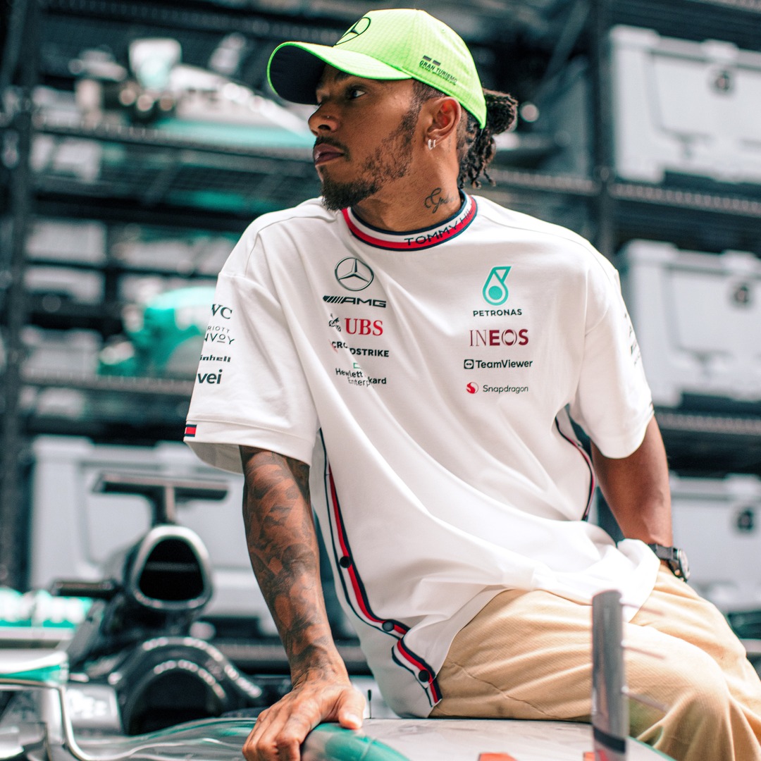 The British GP deserves a Special Edition cap. 💚 Make sure Lewis