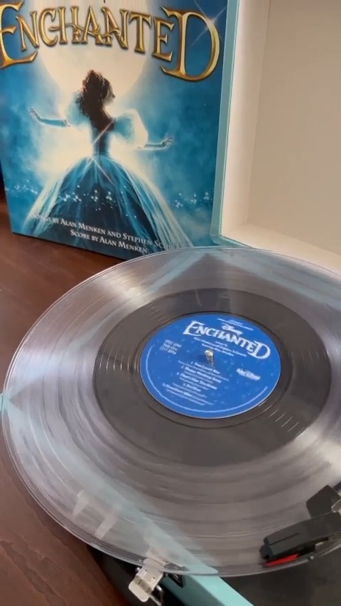 本当の私　エンチャンテッド Dreaming of true love's kissand the Enchanted crystal clear