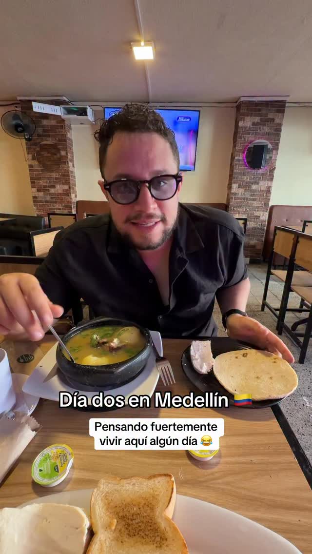 Dammm Que rica la comida aquí y el servicio Y BARATO UFF 😍🇨🇴😍🇨🇴 # ...
