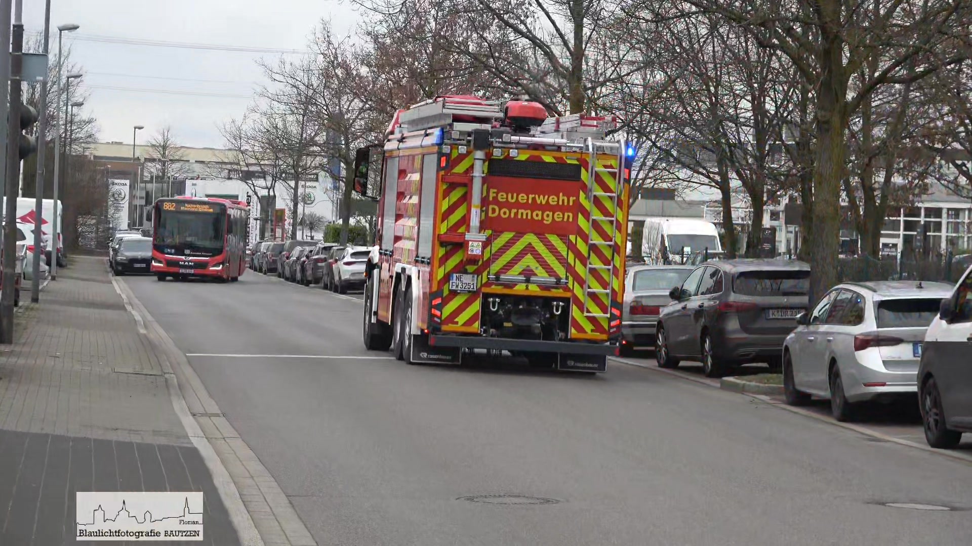Zu sehen ist das Großtanklöschfahrzeug (GTLF8000) der Feuerwehr ...