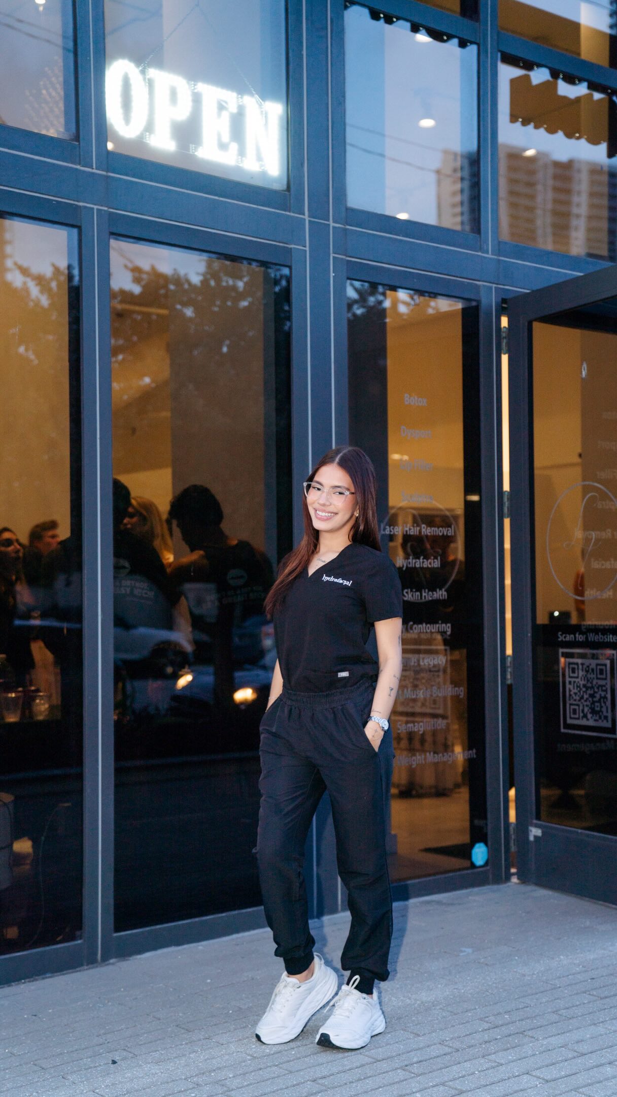 This month, we kicked off our Lavish Gives Back campaign with a focus on the Venezuelan relief fund 🤍, Gaby has been part of the Lavish family since day one, and with her loved ones in Venezuela 